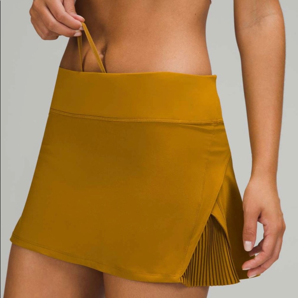 Lululemon Play Off The Pleats Skirt
Gold Spice 10
